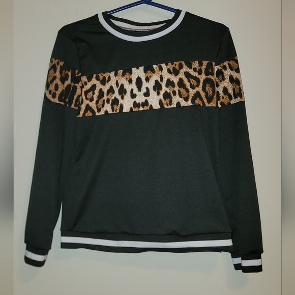Womans small leopard print long sleeve top - Picture 1 of 7